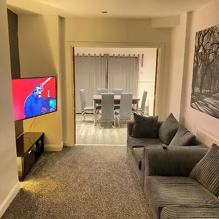 Spacious 3 Bed House, Sleeps 7 People - Apartment Birmingham